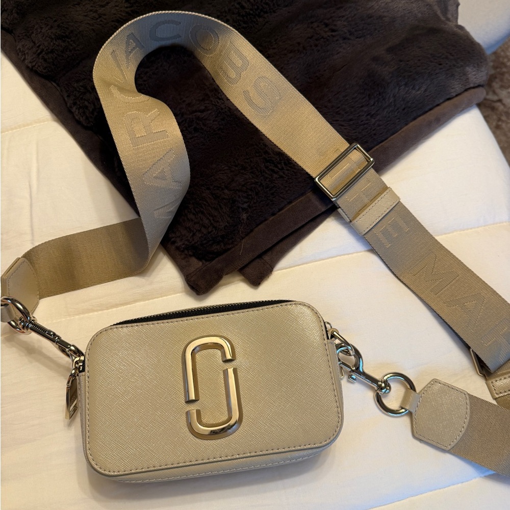 Marc Jacobs Light Beige Snapshot Crossbody Bag with Logo Strap